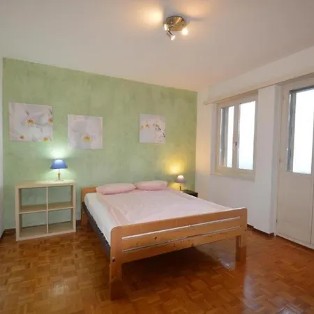 Bosco Luganese Bagno Condiviso * Cademario